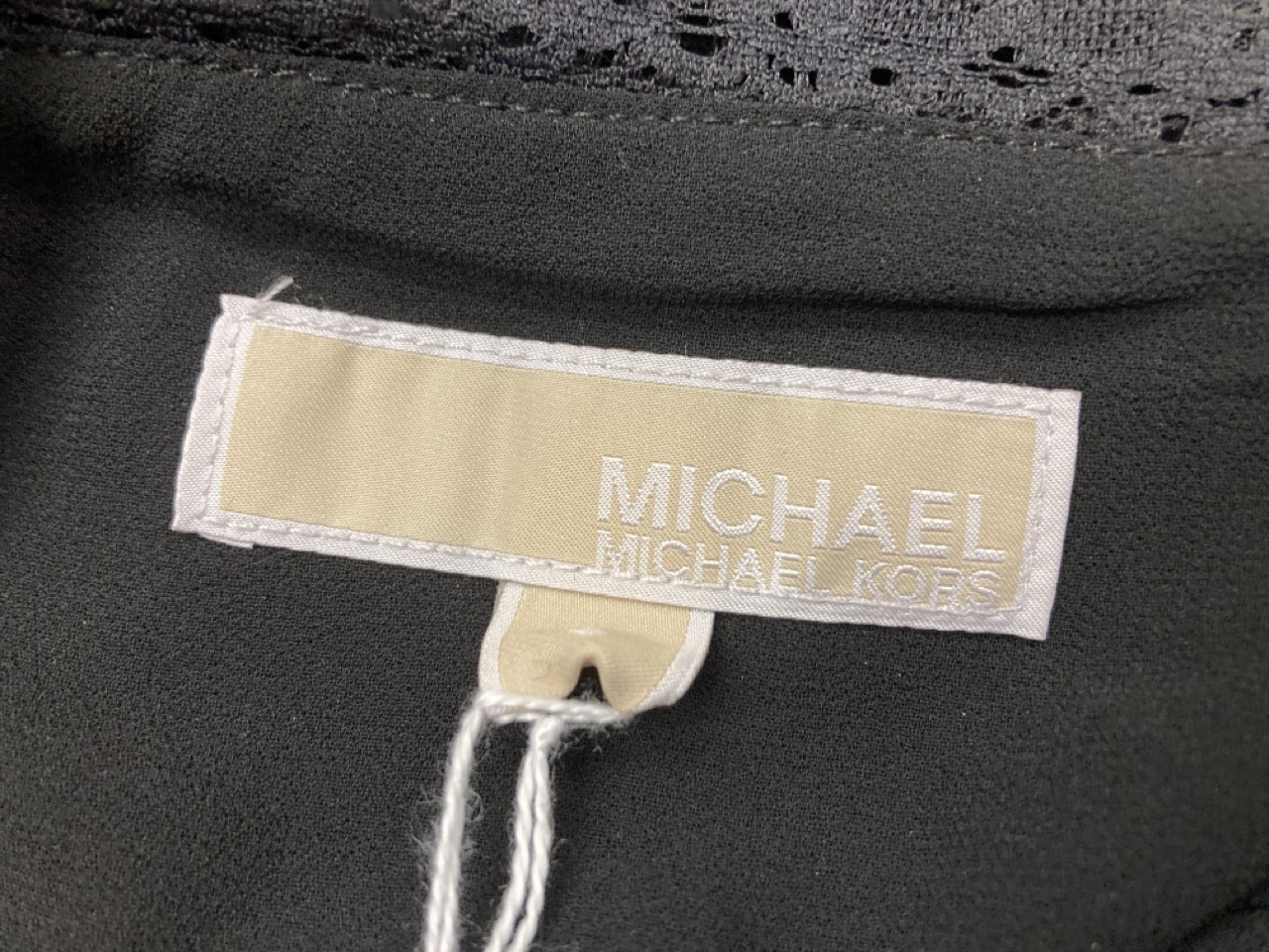 Lot 219  
            Edinburgh SR20 - Delivery Only 

                
MICHAEL MICHAEL KORS SLEEVELESS JUMPSUIT IN BLACK VISCOSE SIZE 0: LOCATION - RAIL 2