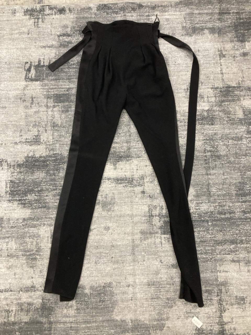 Lot 220  
            Edinburgh SR20 - Delivery Only 

                
BALENCIAGA TIE WAIST TROUSERS IN BLACK TRIACETATE NO SIZE : LOCATION - RAIL 2