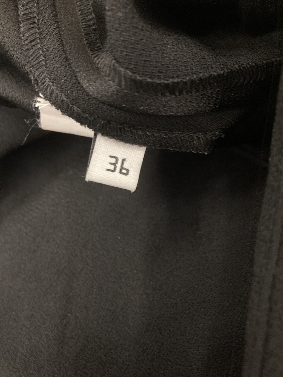 Lot 220  
            Edinburgh SR20 - Delivery Only 

                
BALENCIAGA TIE WAIST TROUSERS IN BLACK TRIACETATE NO SIZE : LOCATION - RAIL 2