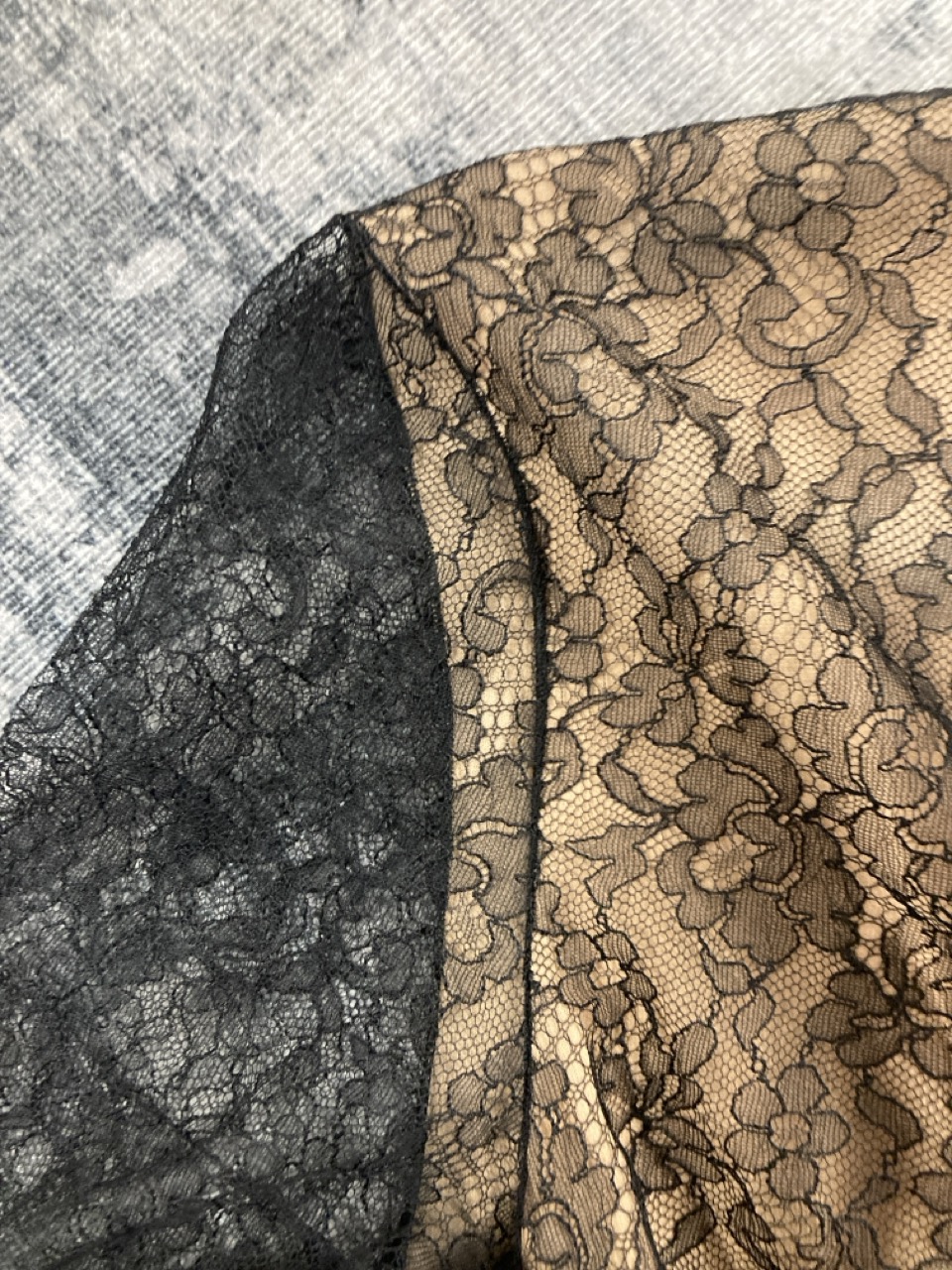 Lot 221  
            Edinburgh SR20 - Delivery Only 

                
MICHAEL KORS LACE DRESS IN BLACK RAYON SIZE 2: LOCATION - RAIL 2