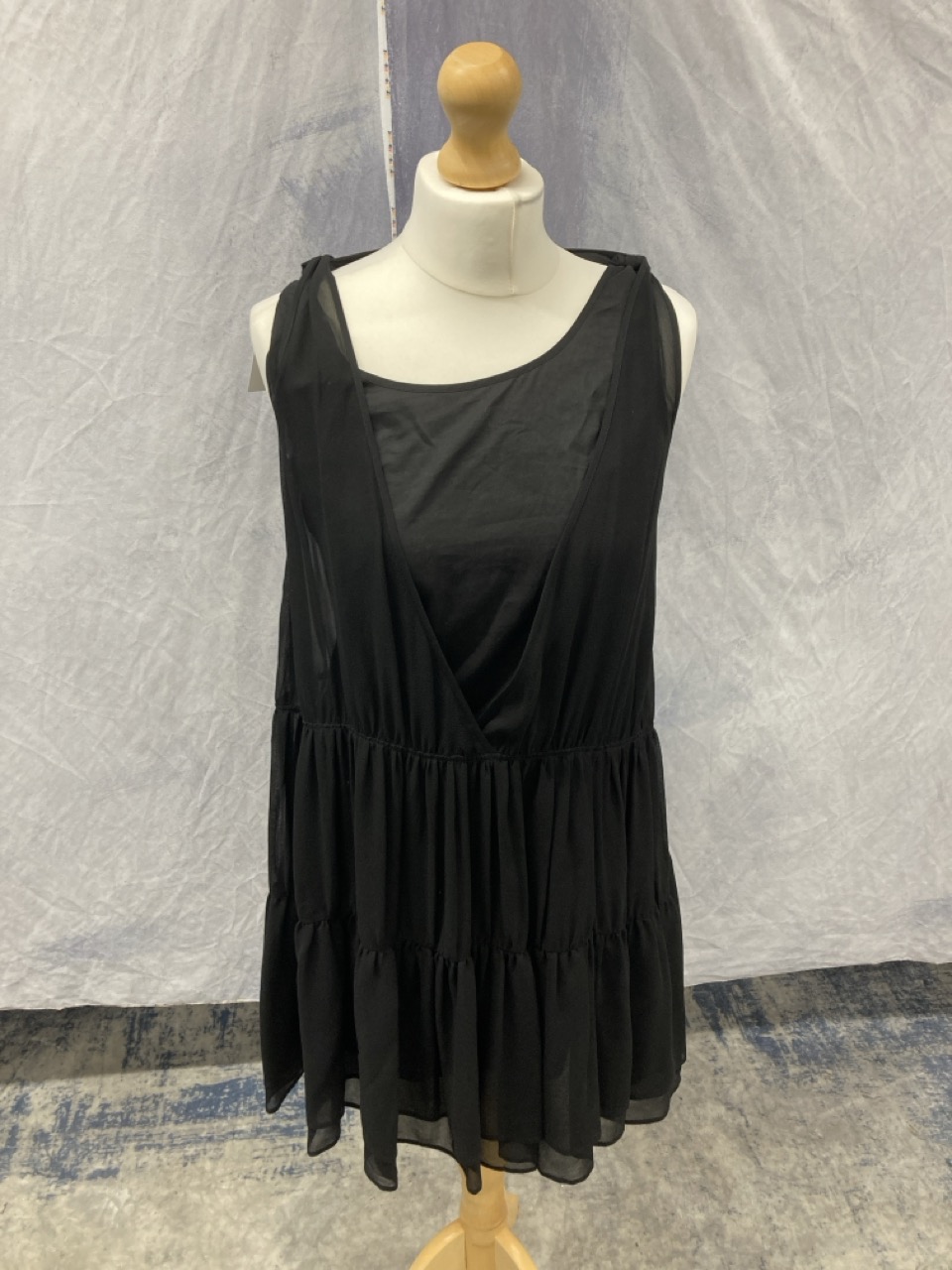 Lot 223  
            Edinburgh SR20 - Delivery Only 

                
SEE BY CHLOE SLEEVELESS TIERED MINI DRESS IN BLACK SILK SIZE 42: LOCATION - RAIL 2