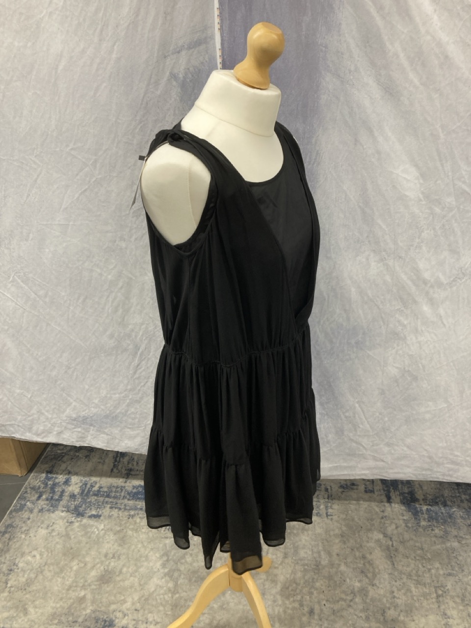 Lot 223  
            Edinburgh SR20 - Delivery Only 

                
SEE BY CHLOE SLEEVELESS TIERED MINI DRESS IN BLACK SILK SIZE 42: LOCATION - RAIL 2