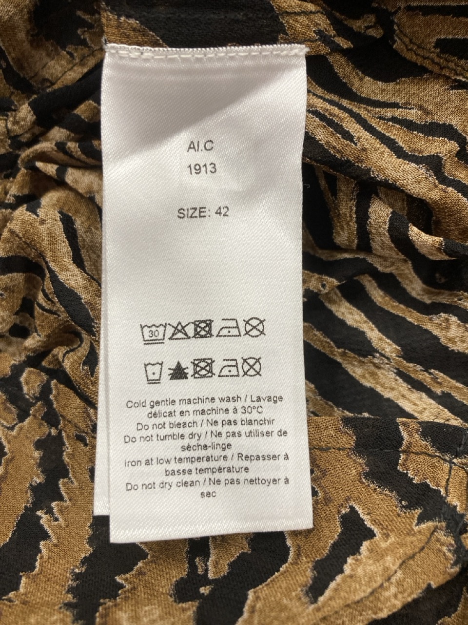 Lot 226  
            Edinburgh SR20 - Delivery Only 

                
GANNI TIGER PRINT SKIRT AND BLOUSE SET IN MULTICOLOR VISCOSE 42: LOCATION - RAIL 2