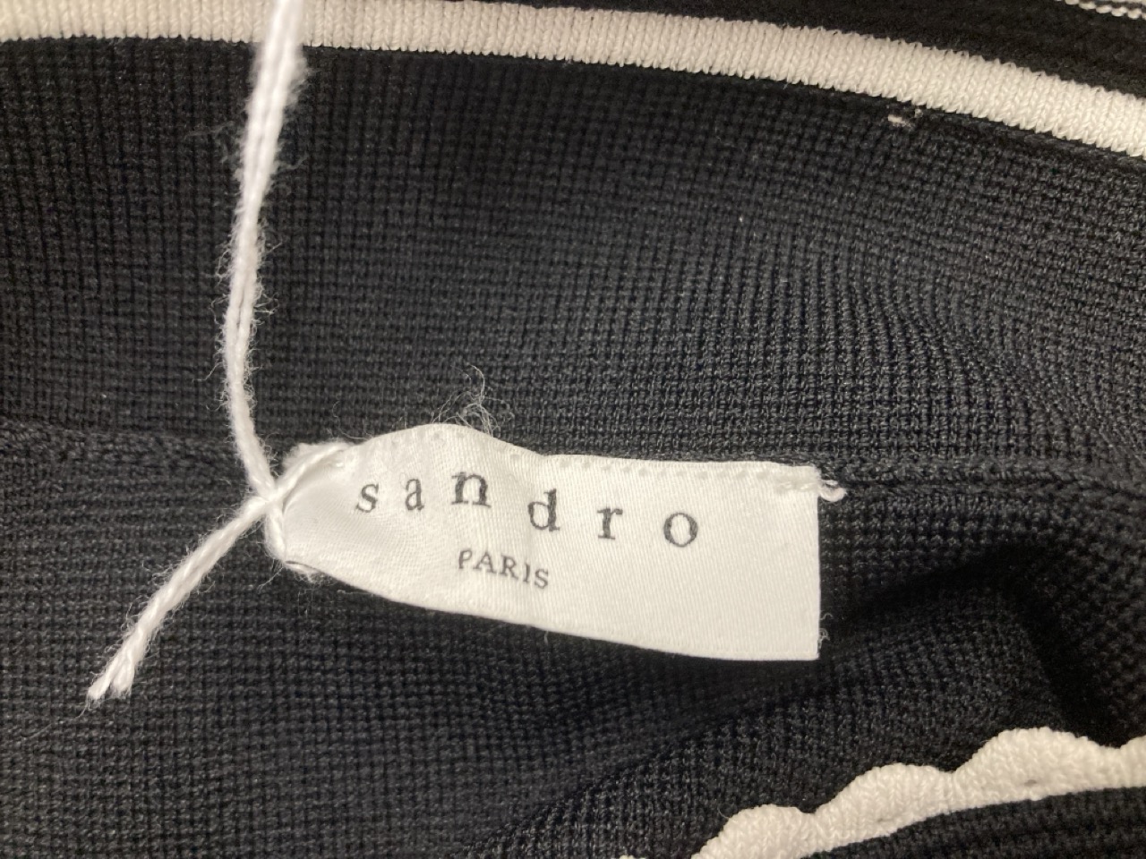 Lot 228  
            Edinburgh SR20 - Delivery Only 

                
SANDRO PARIS RIBBED KNEE LENGTH SKIRT IN BLACK POLYESTER NO SIZE : LOCATION - RAIL 2