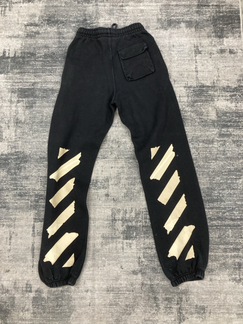 Lot 229  
            Edinburgh SR20 - Delivery Only 

                
OFF-WHITE SWEATPANTS IN BLACK COTTON SIZE XXS: LOCATION - RAIL 2