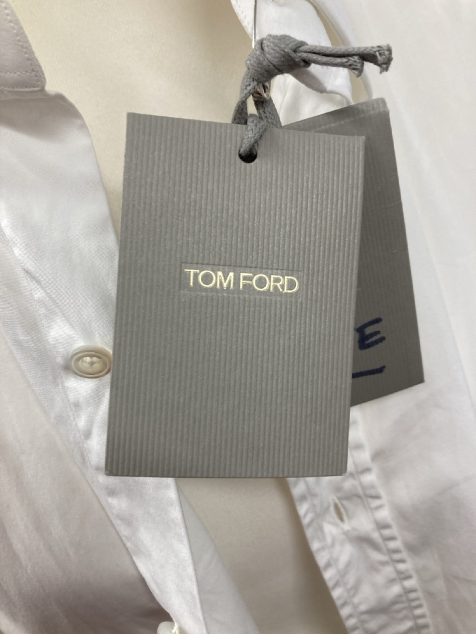 Lot 230  
            Edinburgh SR20 - Delivery Only 

                
TOM FORD CLASSIC BUTTON UP SHIRT IN WHITE COTTON SIZE 44: LOCATION - RAIL 2