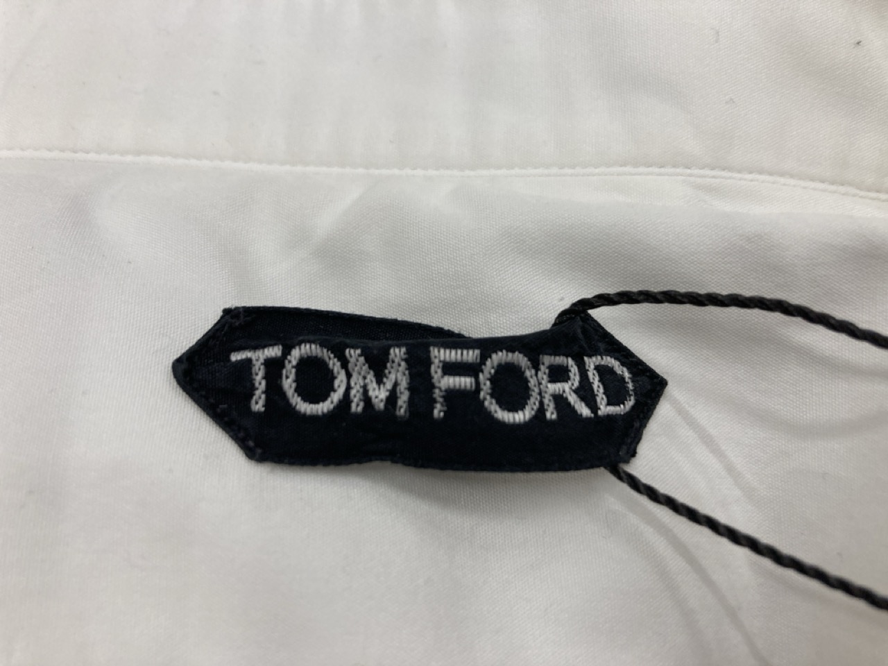 Lot 230  
            Edinburgh SR20 - Delivery Only 

                
TOM FORD CLASSIC BUTTON UP SHIRT IN WHITE COTTON SIZE 44: LOCATION - RAIL 2