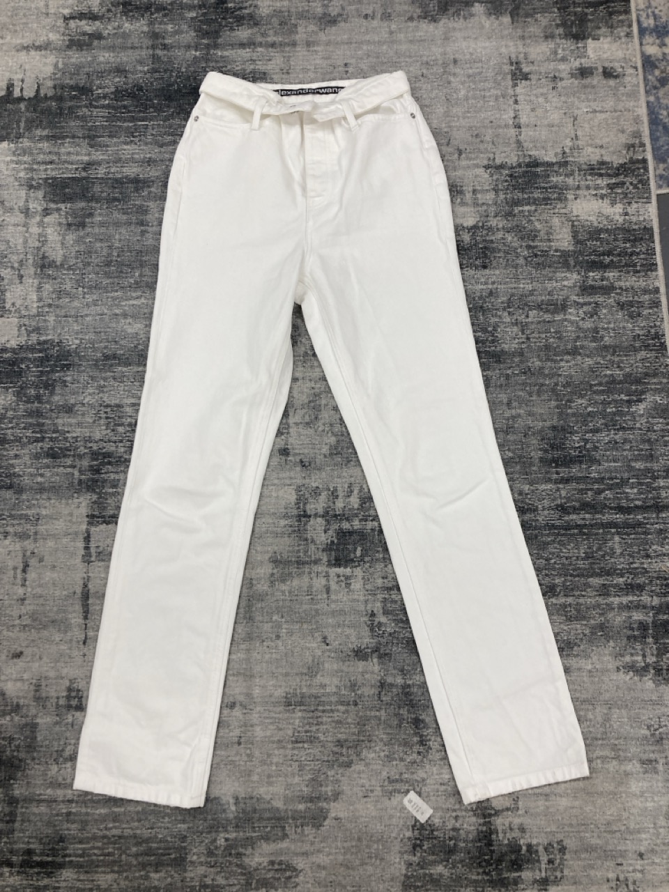 Lot 233  
            Edinburgh SR20 - Delivery Only 

                
ALEXANDER WANG BOYFRIEND JEANS IN WHITE COTTON SIZE 26: LOCATION - RAIL 2