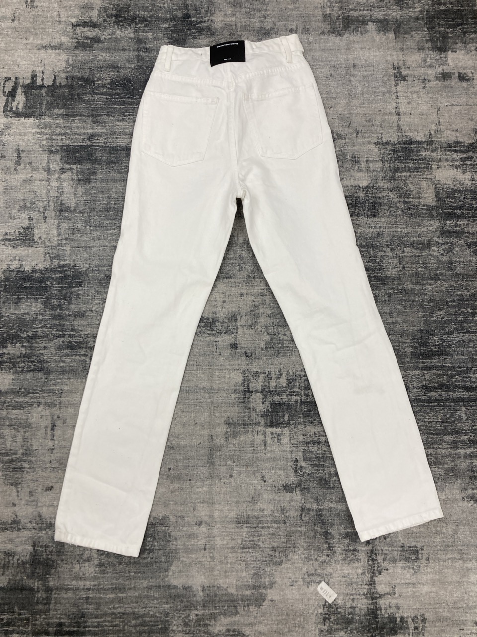 Lot 233  
            Edinburgh SR20 - Delivery Only 

                
ALEXANDER WANG BOYFRIEND JEANS IN WHITE COTTON SIZE 26: LOCATION - RAIL 2