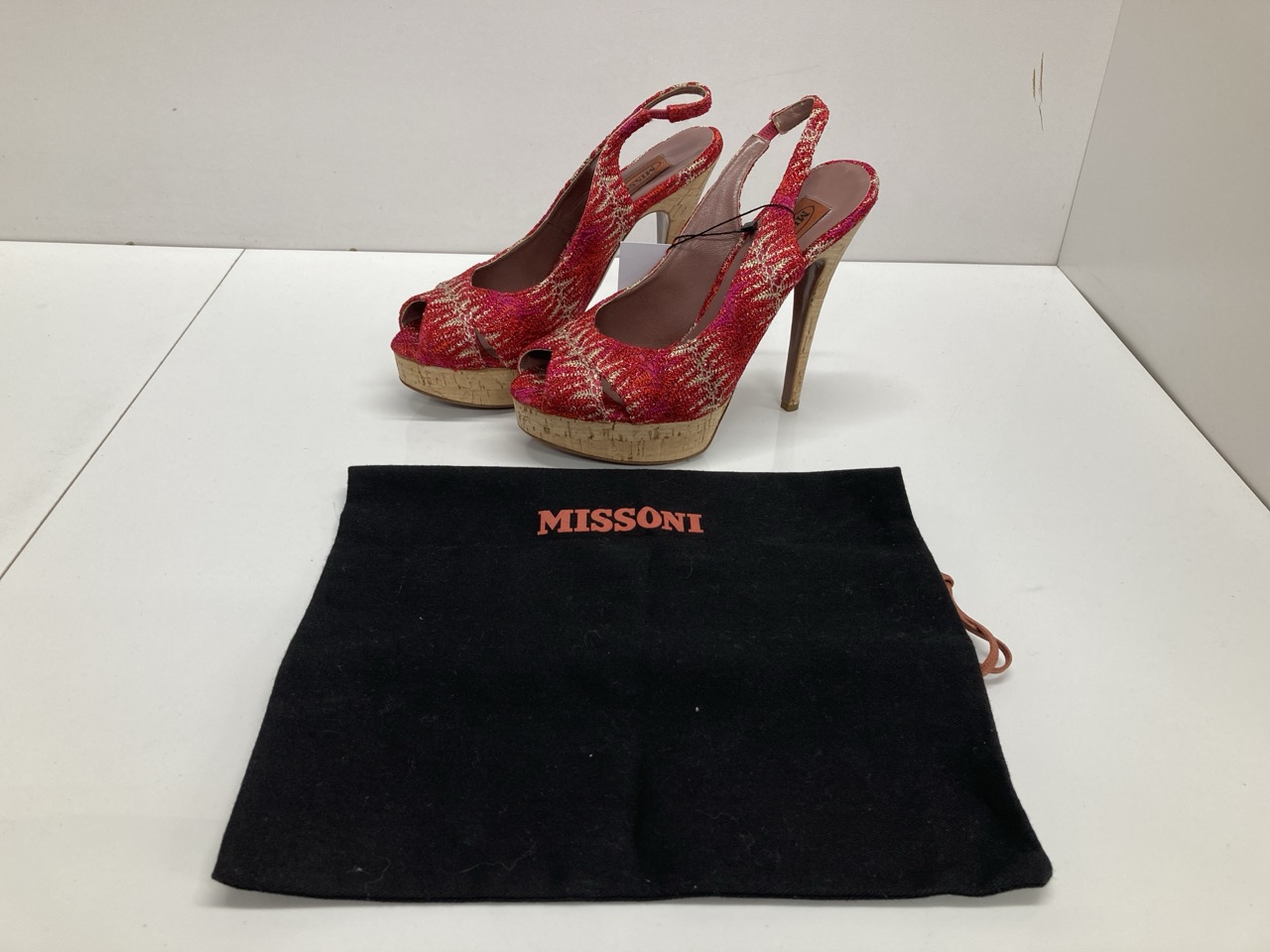 Lot 238  
            Edinburgh SR20 - Delivery Only 

                
MISSONI SLINGBACK PLATFORM SANDALS IN RED CROCHETED VISCOSE SIZE UK 3: LOCATION -...