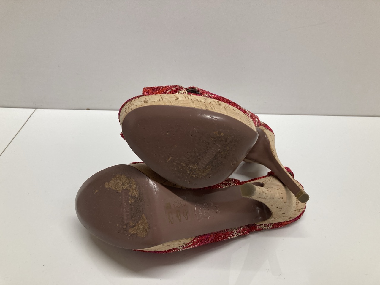 Lot 238  
            Edinburgh SR20 - Delivery Only 

                
MISSONI SLINGBACK PLATFORM SANDALS IN RED CROCHETED VISCOSE SIZE UK 3: LOCATION -...