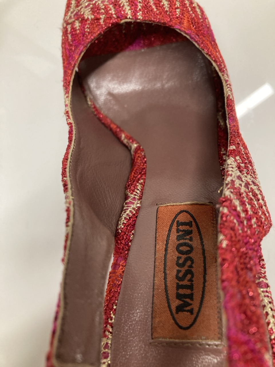 Lot 238  
            Edinburgh SR20 - Delivery Only 

                
MISSONI SLINGBACK PLATFORM SANDALS IN RED CROCHETED VISCOSE SIZE UK 3: LOCATION -...