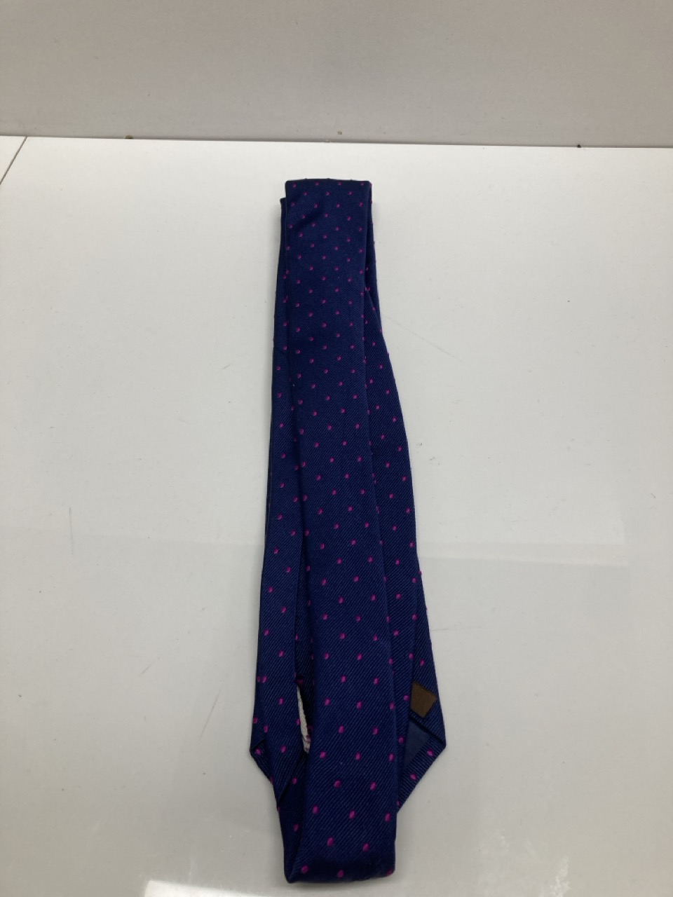 Lot 239  
            Edinburgh SR20 - Delivery Only 

                
CHURCH'S FORMAL POLKA TIE IN BLUE PRINT SILK : LOCATION - TABLE 1