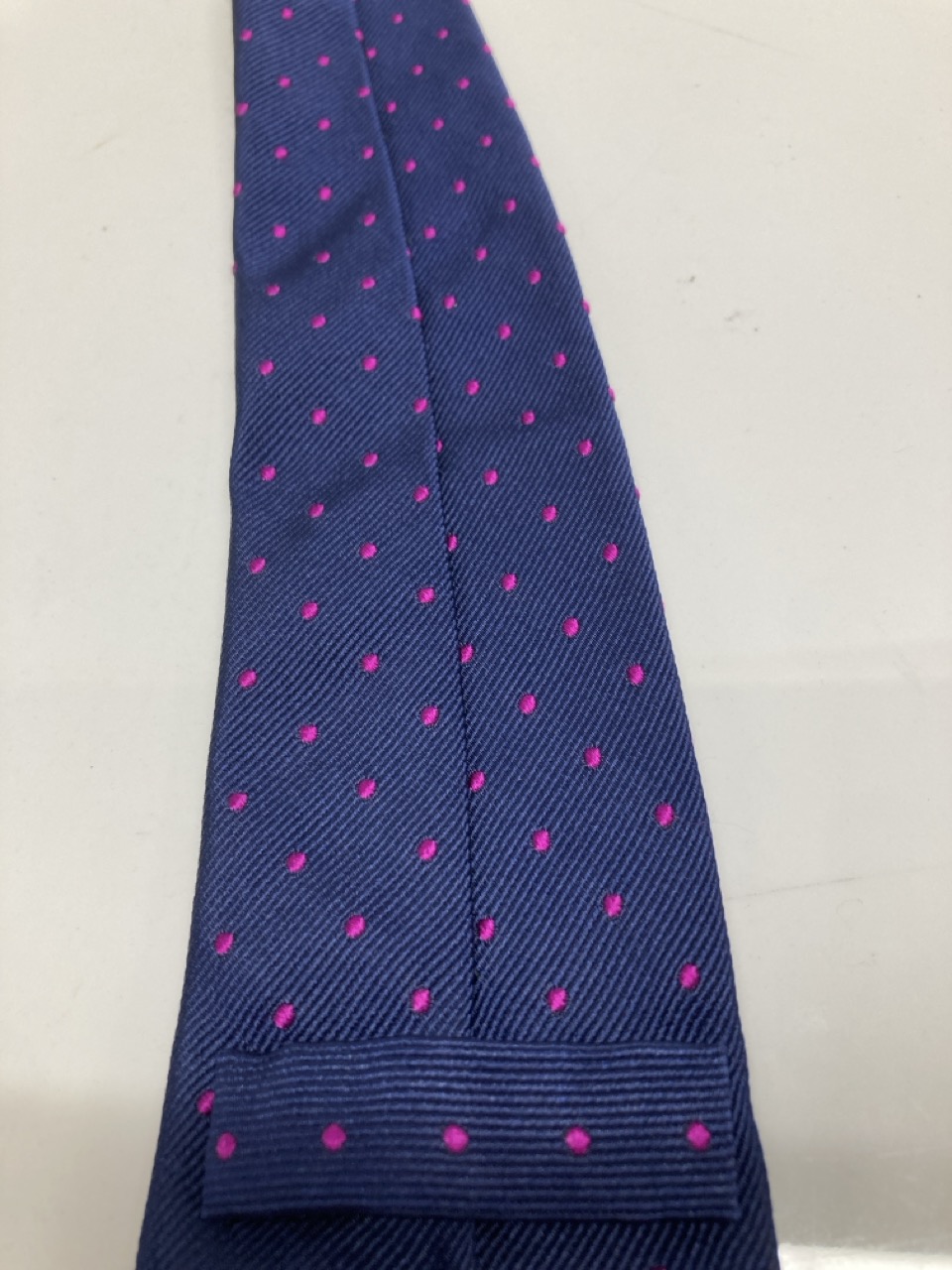 Lot 239  
            Edinburgh SR20 - Delivery Only 

                
CHURCH'S FORMAL POLKA TIE IN BLUE PRINT SILK : LOCATION - TABLE 1
