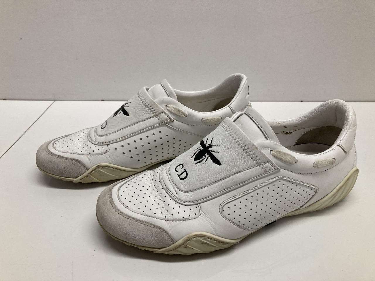Lot 242  
            Edinburgh SR20 - Delivery Only 

                
DIOR D-FENCE LACE UP SNEAKERS IN WHITE LEATHER AND SUEDE SIZE 35: LOCATION - TABLE 1