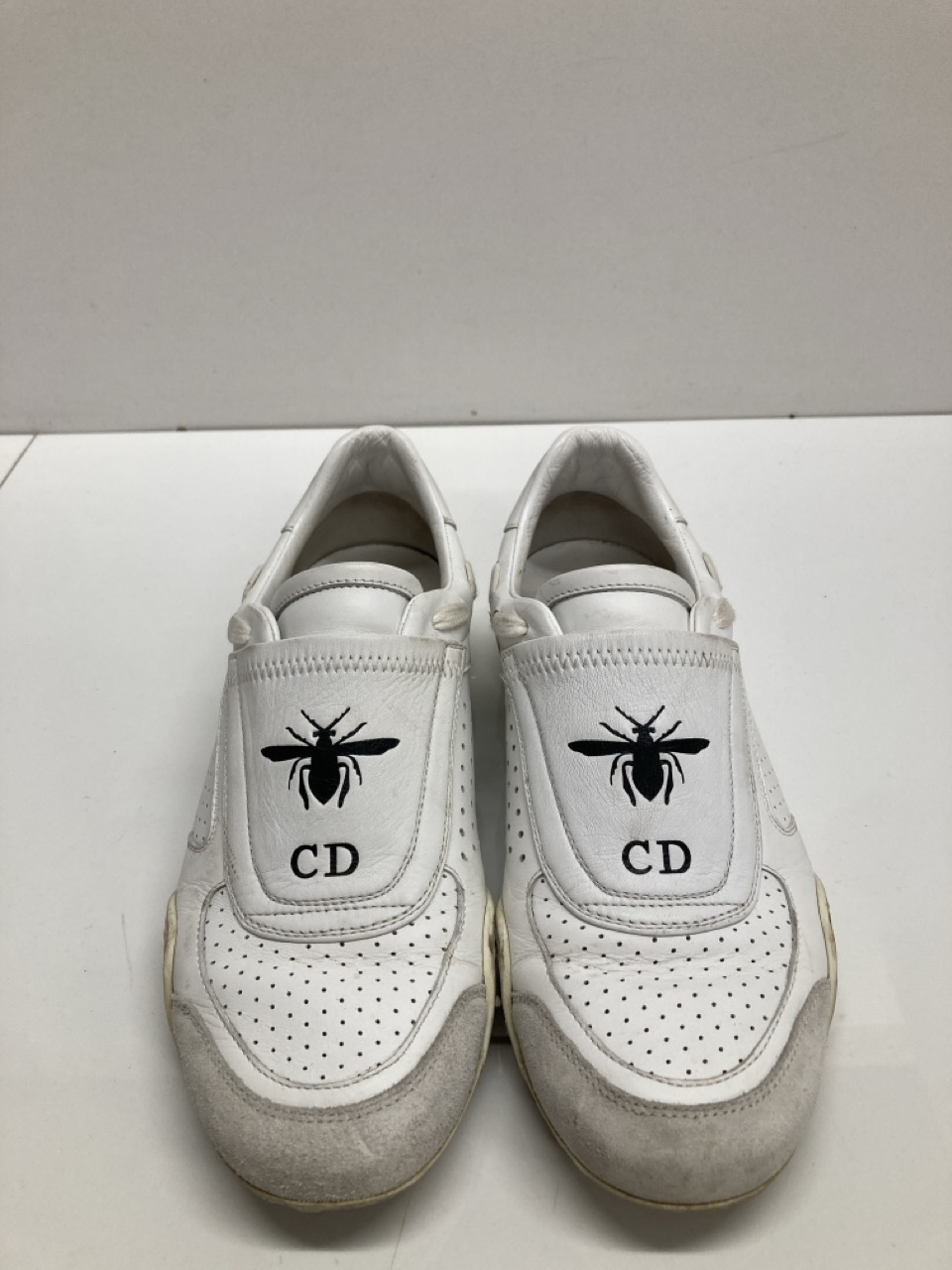 Lot 242  
            Edinburgh SR20 - Delivery Only 

                
DIOR D-FENCE LACE UP SNEAKERS IN WHITE LEATHER AND SUEDE SIZE 35: LOCATION - TABLE 1