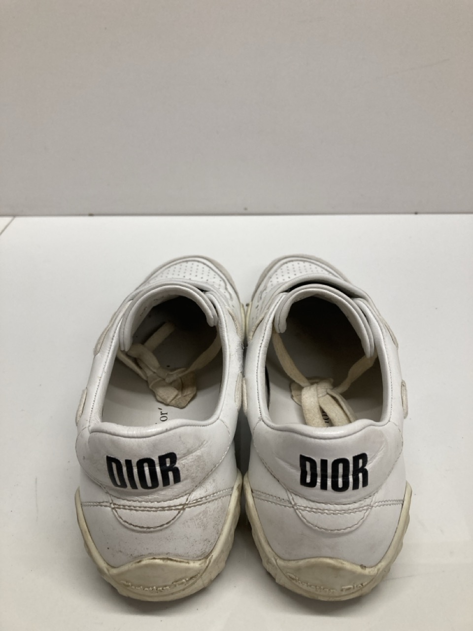 Lot 242  
            Edinburgh SR20 - Delivery Only 

                
DIOR D-FENCE LACE UP SNEAKERS IN WHITE LEATHER AND SUEDE SIZE 35: LOCATION - TABLE 1