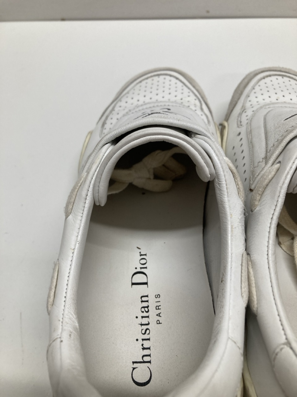 Lot 242  
            Edinburgh SR20 - Delivery Only 

                
DIOR D-FENCE LACE UP SNEAKERS IN WHITE LEATHER AND SUEDE SIZE 35: LOCATION - TABLE 1