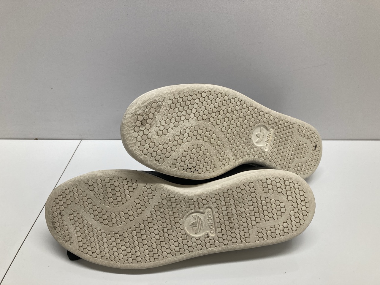 Lot 243  
            Edinburgh SR20 - Delivery Only 

                
ADIDAS  X HUMAN MADE STAN SMITH LOW TOP SNEAKERS IN BLACK LEATHER NO SIZE: LOCATI...