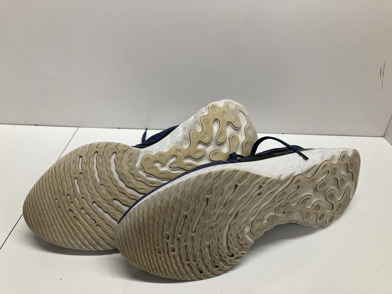 Lot 248  
            Edinburgh SR20 - Delivery Only 

                
NIKE BLUE INFINITY REACT 2 IN NAVY BLUE MESH POLYESTER SIZE UK 12: LOCATION - TAB...