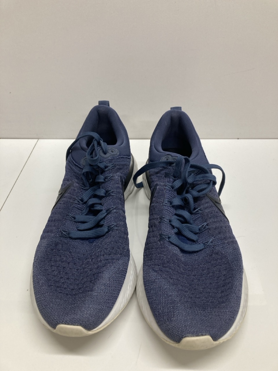 Lot 248  
            Edinburgh SR20 - Delivery Only 

                
NIKE BLUE INFINITY REACT 2 IN NAVY BLUE MESH POLYESTER SIZE UK 12: LOCATION - TAB...