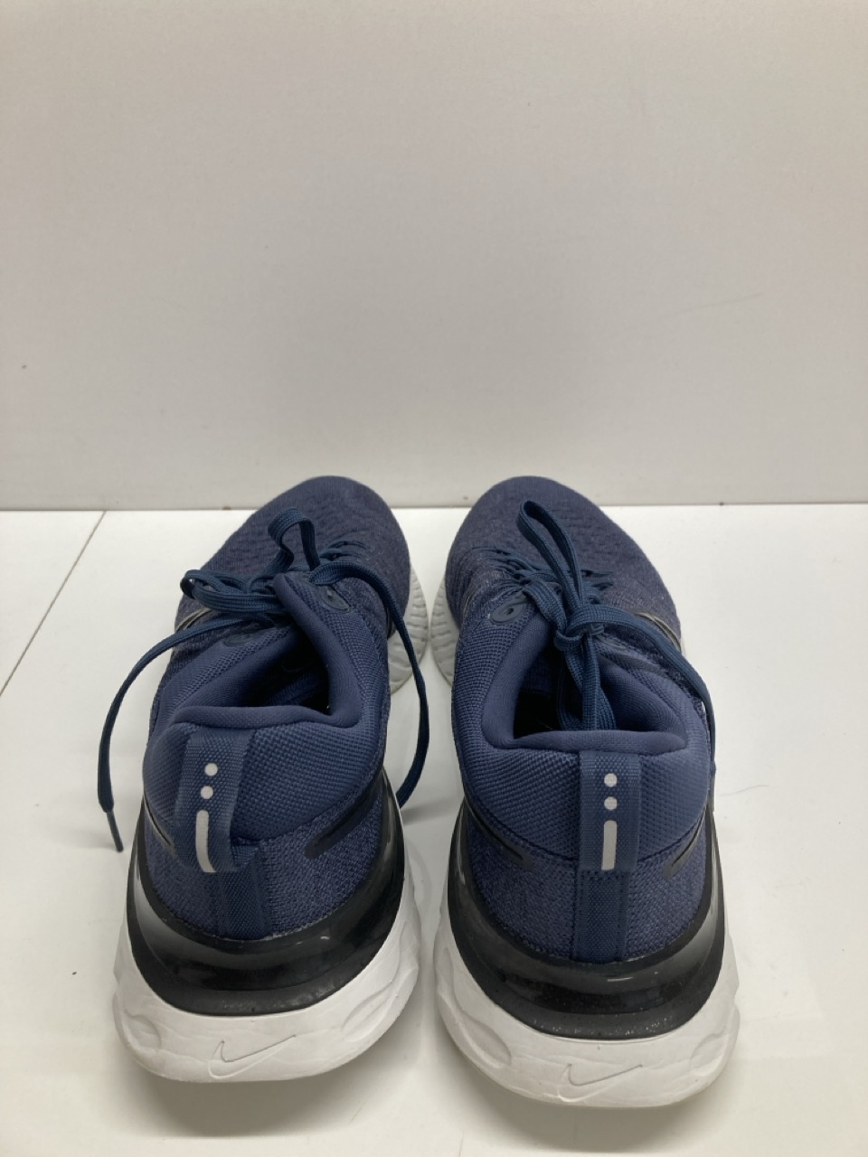 Lot 248  
            Edinburgh SR20 - Delivery Only 

                
NIKE BLUE INFINITY REACT 2 IN NAVY BLUE MESH POLYESTER SIZE UK 12: LOCATION - TAB...
