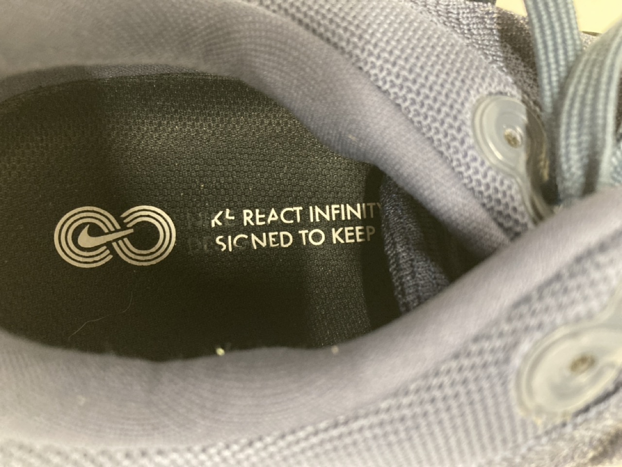 Lot 248  
            Edinburgh SR20 - Delivery Only 

                
NIKE BLUE INFINITY REACT 2 IN NAVY BLUE MESH POLYESTER SIZE UK 12: LOCATION - TAB...