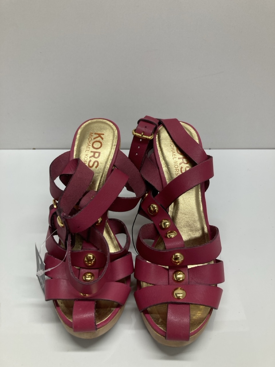 Lot 249  
            Edinburgh SR20 - Delivery Only 

                
MICHAEL KORS PLATFORM GLADIATOR SANDALS IN RED LEATHER NO SIZE: LOCATION - TABLE 1