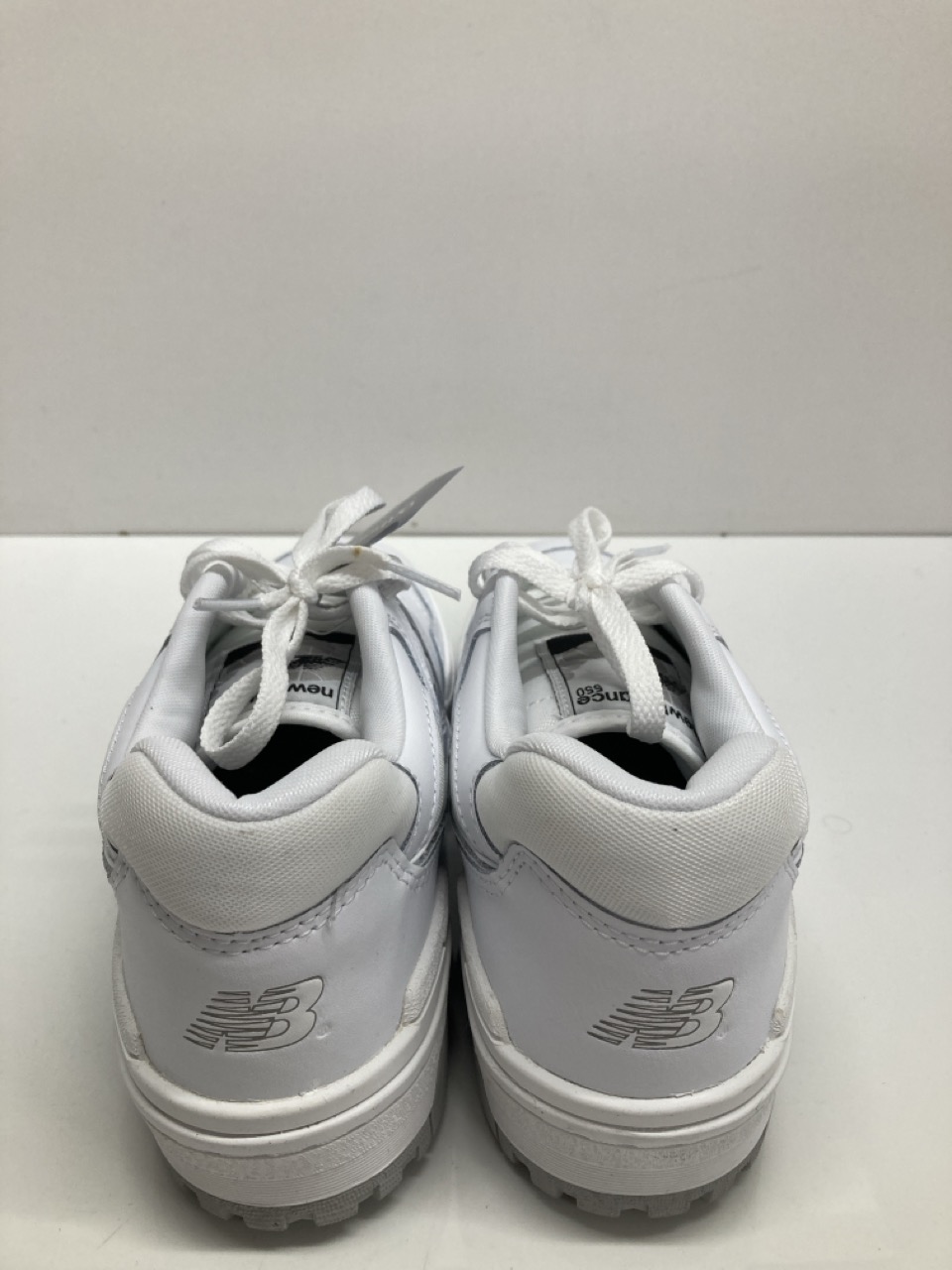 Lot 250  
            Edinburgh SR20 - Delivery Only 

                
NEW BALANCE 550 SNEAKERS IN WHITE LEATHER SIZE UK 7: LOCATION - TABLE 1