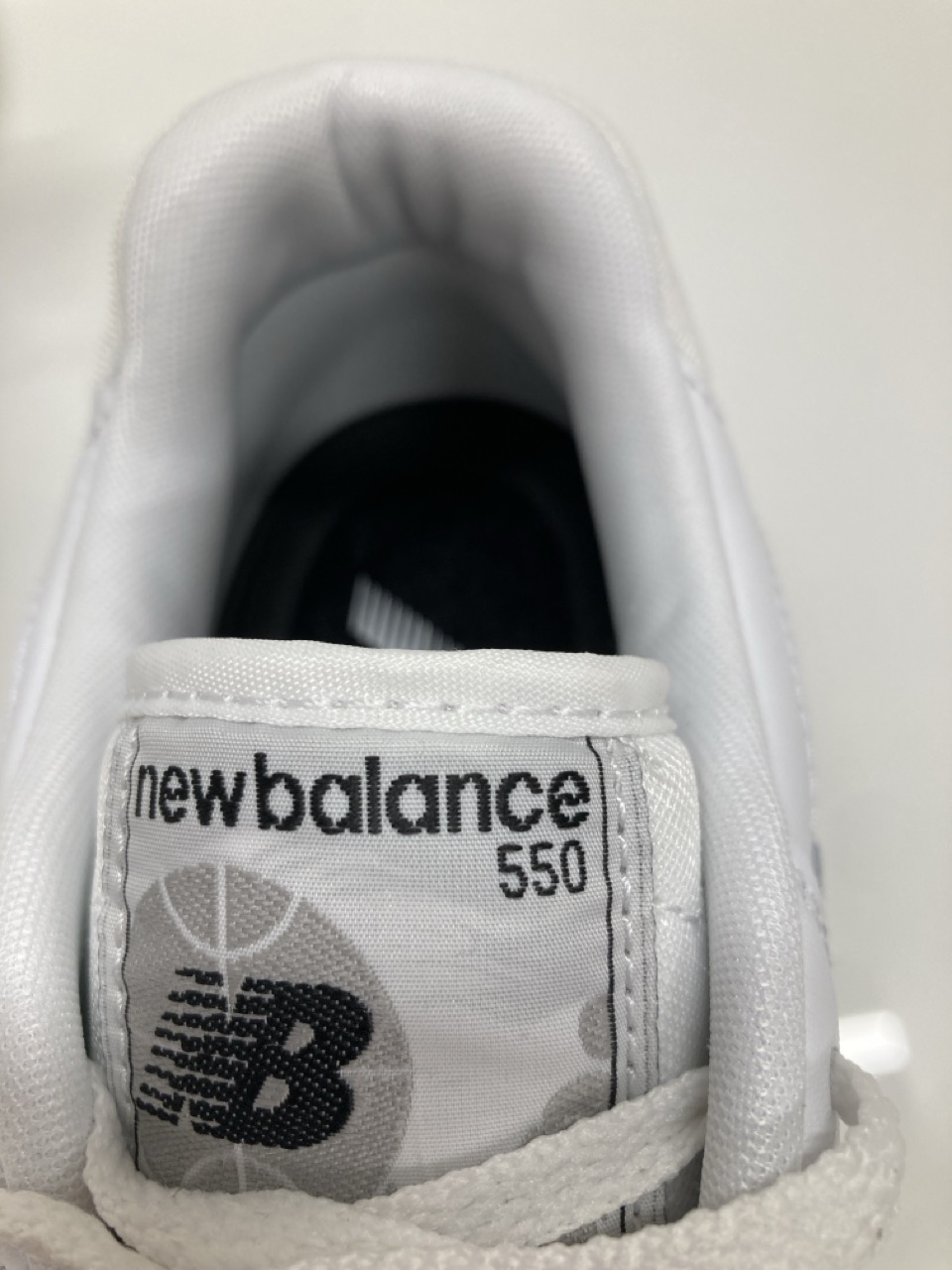 Lot 250  
            Edinburgh SR20 - Delivery Only 

                
NEW BALANCE 550 SNEAKERS IN WHITE LEATHER SIZE UK 7: LOCATION - TABLE 1