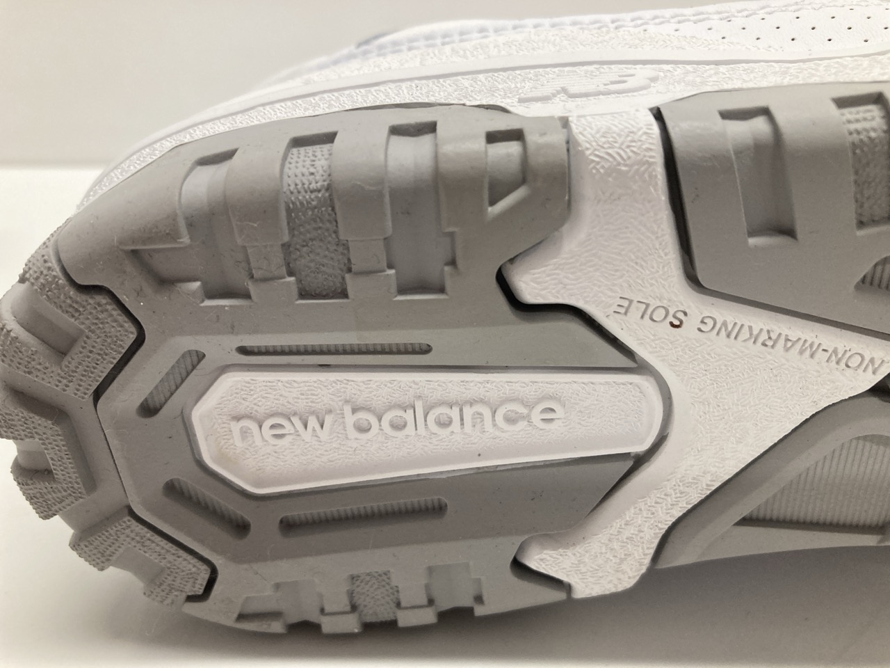 Lot 250  
            Edinburgh SR20 - Delivery Only 

                
NEW BALANCE 550 SNEAKERS IN WHITE LEATHER SIZE UK 7: LOCATION - TABLE 1