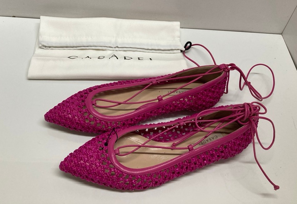 Lot 253  
            Edinburgh SR20 - Delivery Only 

                
CASADEI ANKLE-WRAP BALLET FLATS IN PINK LEATHER SIZE UK7: LOCATION - TABLE 1