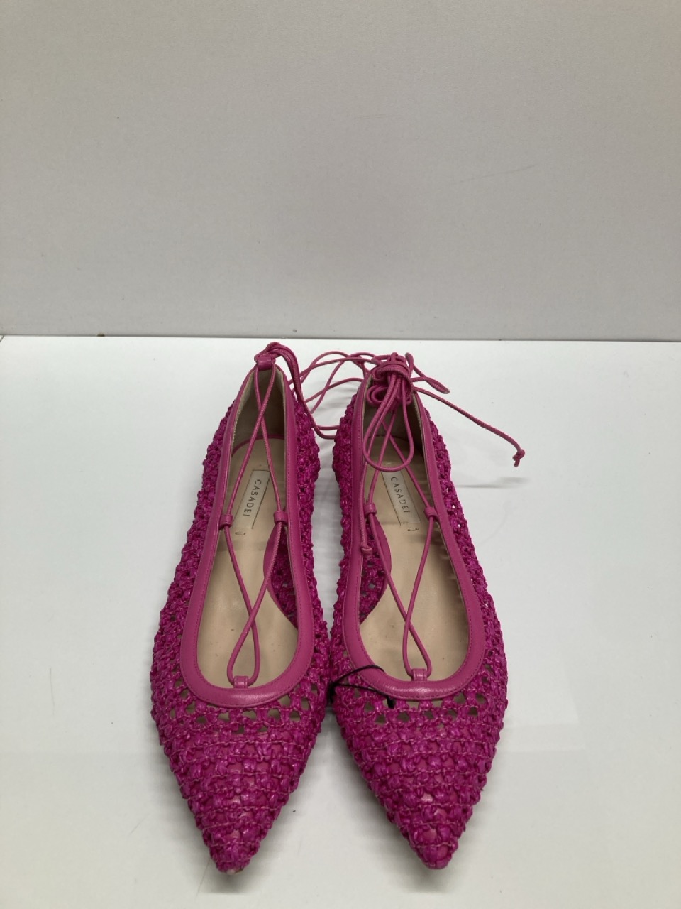 Lot 253  
            Edinburgh SR20 - Delivery Only 

                
CASADEI ANKLE-WRAP BALLET FLATS IN PINK LEATHER SIZE UK7: LOCATION - TABLE 1