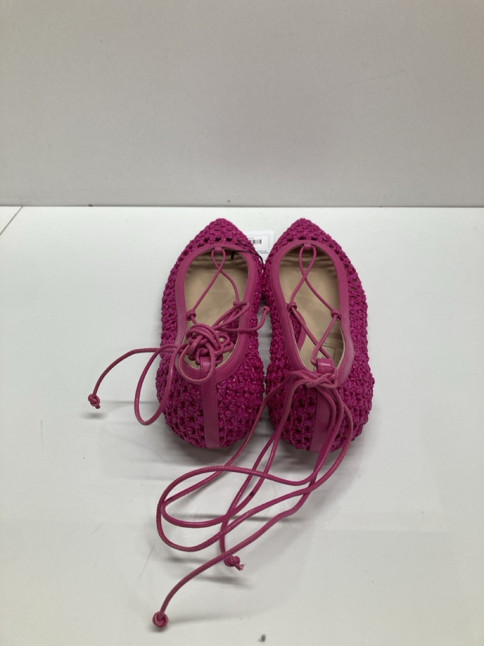 Lot 253  
            Edinburgh SR20 - Delivery Only 

                
CASADEI ANKLE-WRAP BALLET FLATS IN PINK LEATHER SIZE UK7: LOCATION - TABLE 1