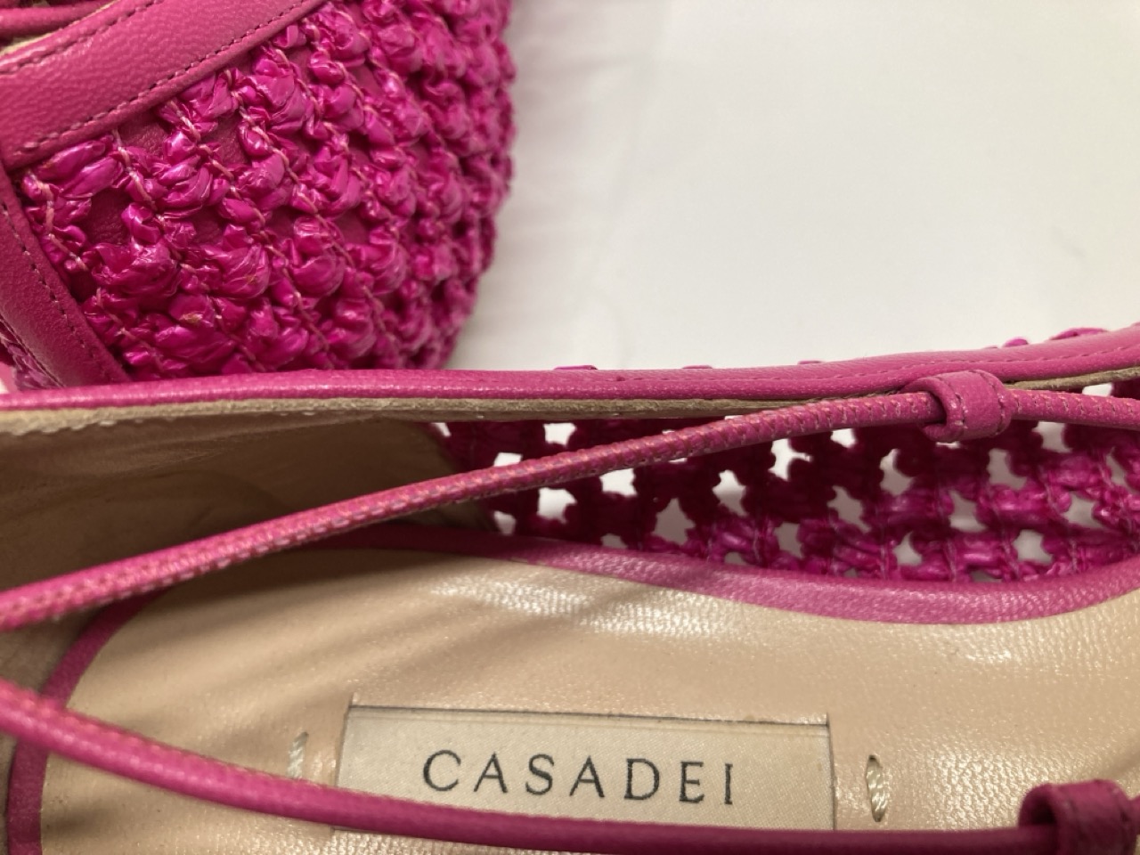 Lot 253  
            Edinburgh SR20 - Delivery Only 

                
CASADEI ANKLE-WRAP BALLET FLATS IN PINK LEATHER SIZE UK7: LOCATION - TABLE 1