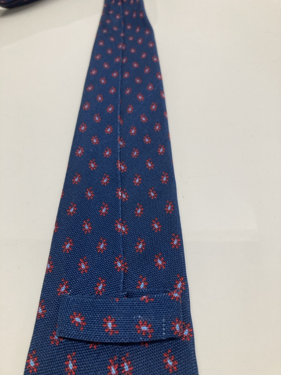 Lot 263  
            Edinburgh SR20 - Delivery Only 

                
CHURCH'S FORMAL PRINTED TIE IN BLUE PRINT SILK: LOCATION - TABLE 1