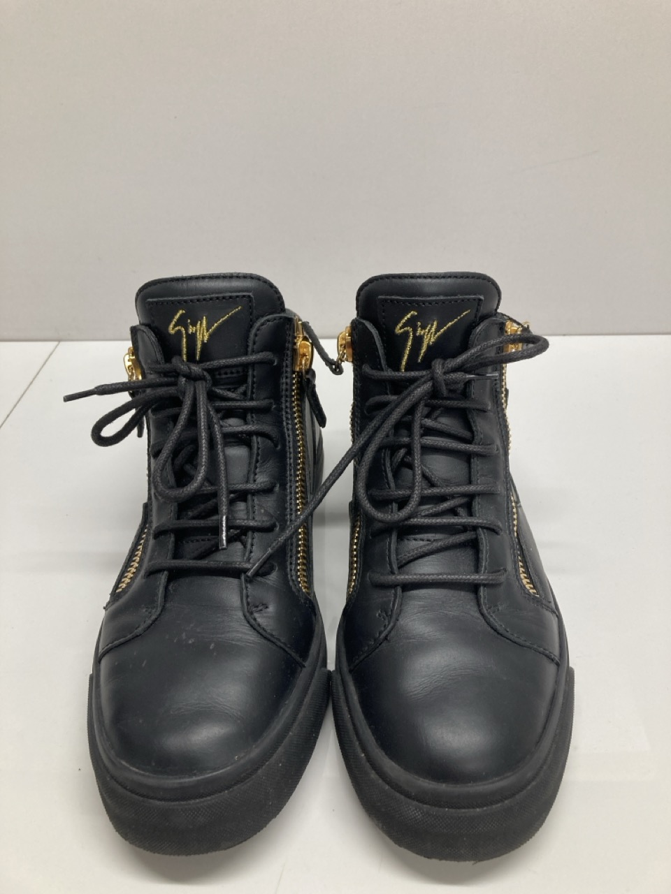 Lot 265  
            Edinburgh SR20 - Delivery Only 

                
GIUSEPPE ZANOTTI FRANKIE HIGH-TOP SNEAKERS IN BLACK LEATHER SIZE UK 5.5: LOCATION...