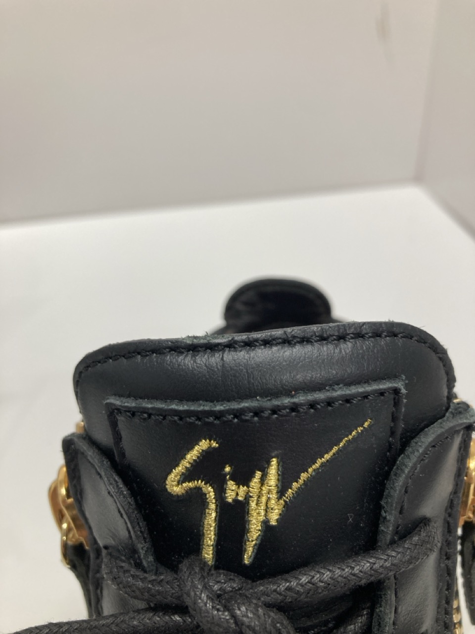 Lot 265  
            Edinburgh SR20 - Delivery Only 

                
GIUSEPPE ZANOTTI FRANKIE HIGH-TOP SNEAKERS IN BLACK LEATHER SIZE UK 5.5: LOCATION...