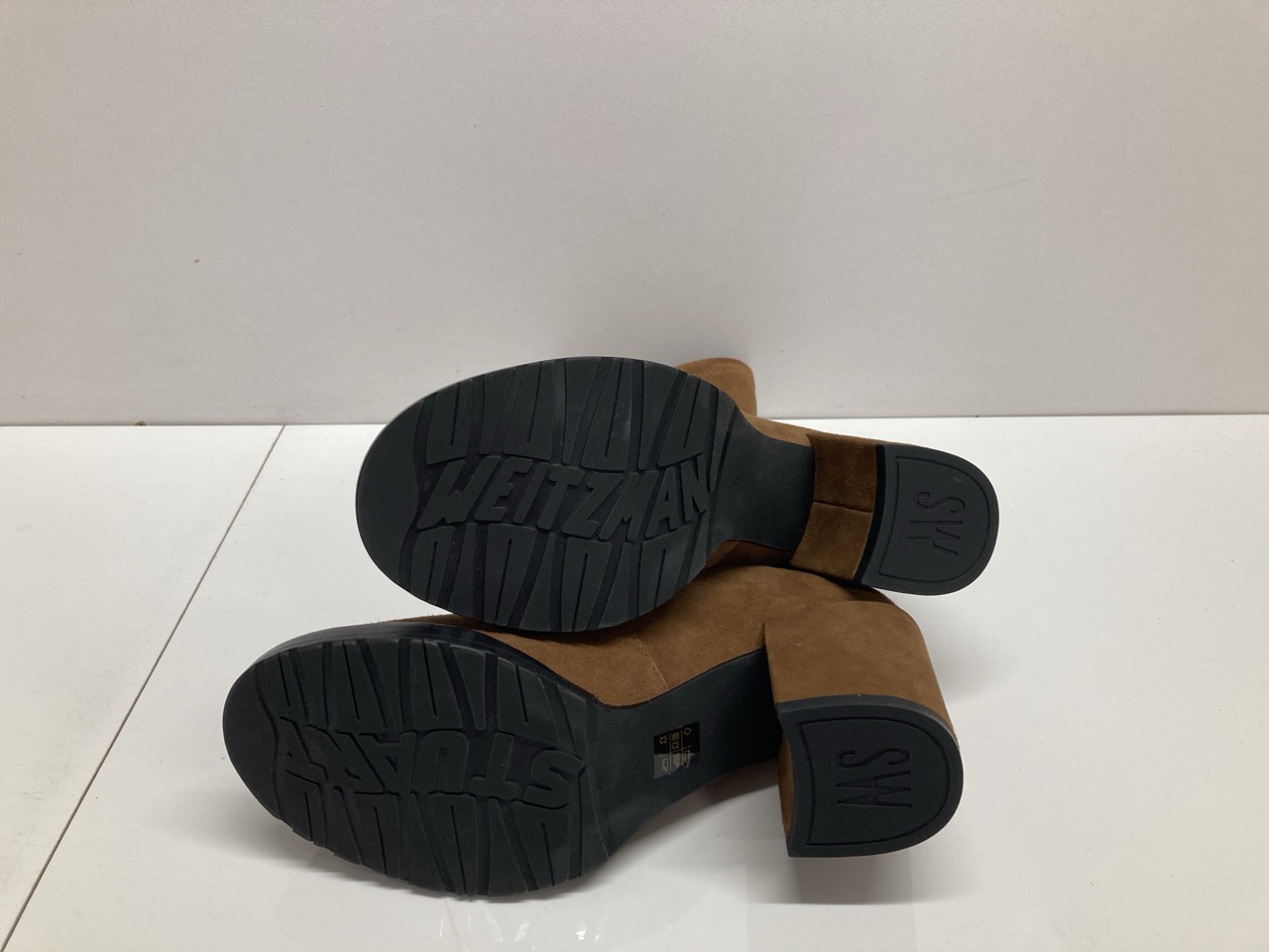 Lot 266  
            Edinburgh SR20 - Delivery Only 

                
STUART WEITZMAN DALENNA SOCK ANKLE BOOTS IN TAN SUEDE SIZE UK 5: LOCATION - TABLE 1