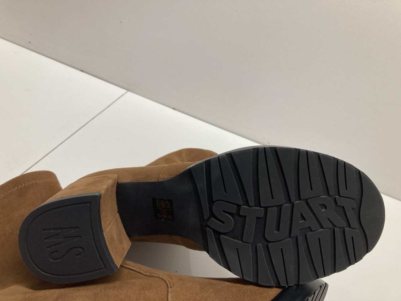 Lot 266  
            Edinburgh SR20 - Delivery Only 

                
STUART WEITZMAN DALENNA SOCK ANKLE BOOTS IN TAN SUEDE SIZE UK 5: LOCATION - TABLE 1