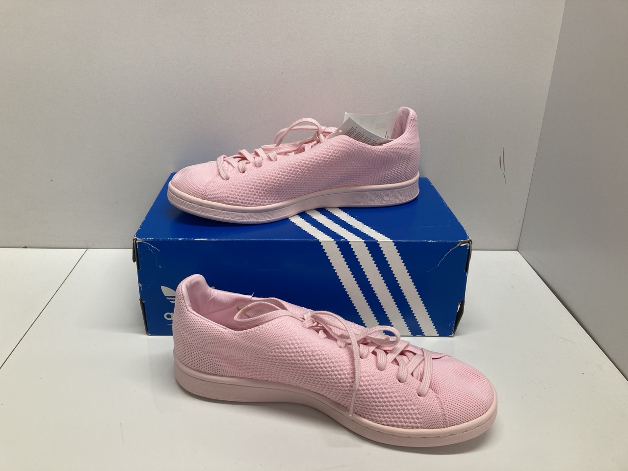 Lot 268  
            Edinburgh SR20 - Delivery Only 

                
ADIDAS STAN SMITH SNEAKERS IN PINK PRIMEKNIT FABRIC SIZE UK 8.5: LOCATION - TABLE 1
