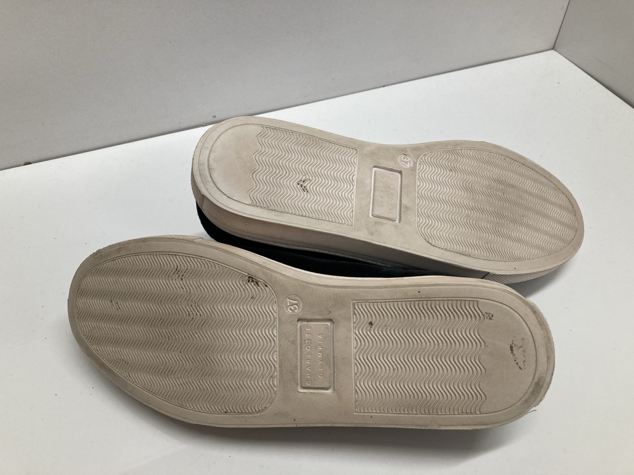 Lot 271  
            Edinburgh SR20 - Delivery Only 

                
CHARLOTTE OLYMPIA EMBROIDERED ACCENT SNEAKERS IN BLACK VELVET SIZE UK 4: LOCATION...