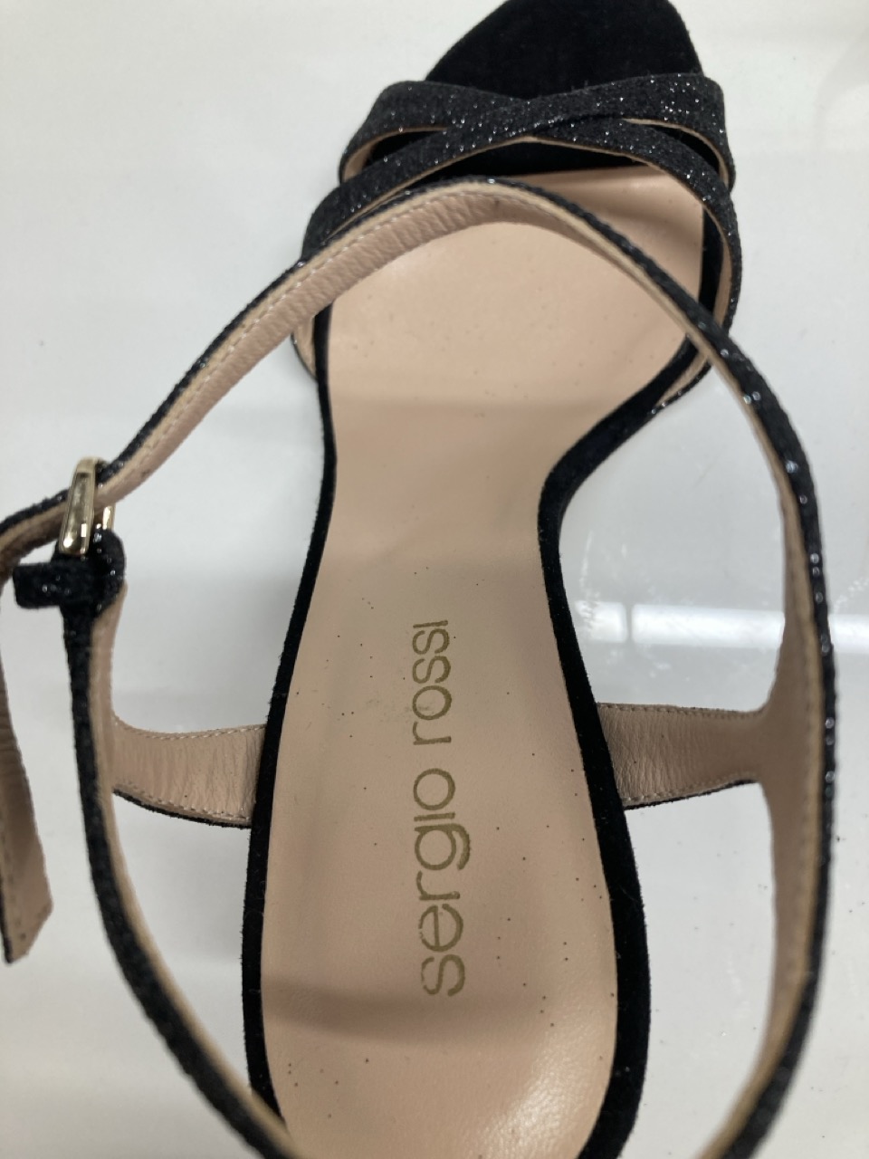 Lot 274  
            Edinburgh SR20 - Delivery Only 

                
SERGIO ROSSI GLITTERED WOVEN SANDALS IN BLACK LEATHER SIZE 35: LOCATION - TABLE 1