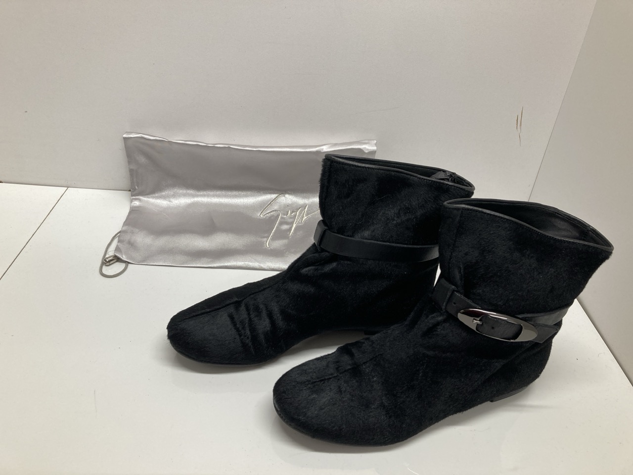 Lot 275  
            Edinburgh SR20 - Delivery Only 

                
GIUSEPPE ZANOTTI BUCKLED ANKLE BOOTS IN BLACK PONY-STYLE LEATHER SIZE 35.5: LOCAT...