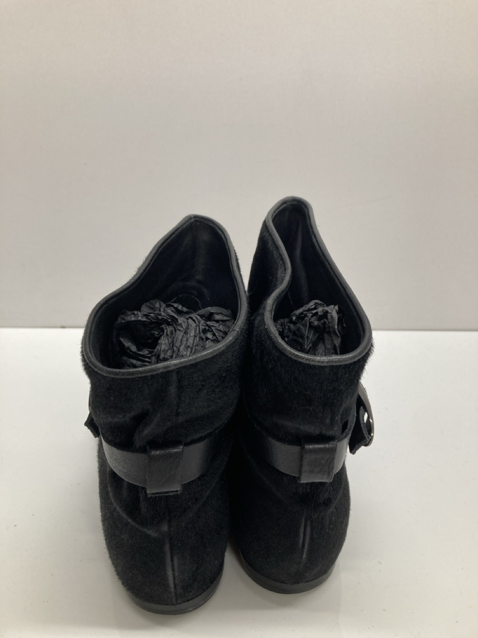 Lot 275  
            Edinburgh SR20 - Delivery Only 

                
GIUSEPPE ZANOTTI BUCKLED ANKLE BOOTS IN BLACK PONY-STYLE LEATHER SIZE 35.5: LOCAT...
