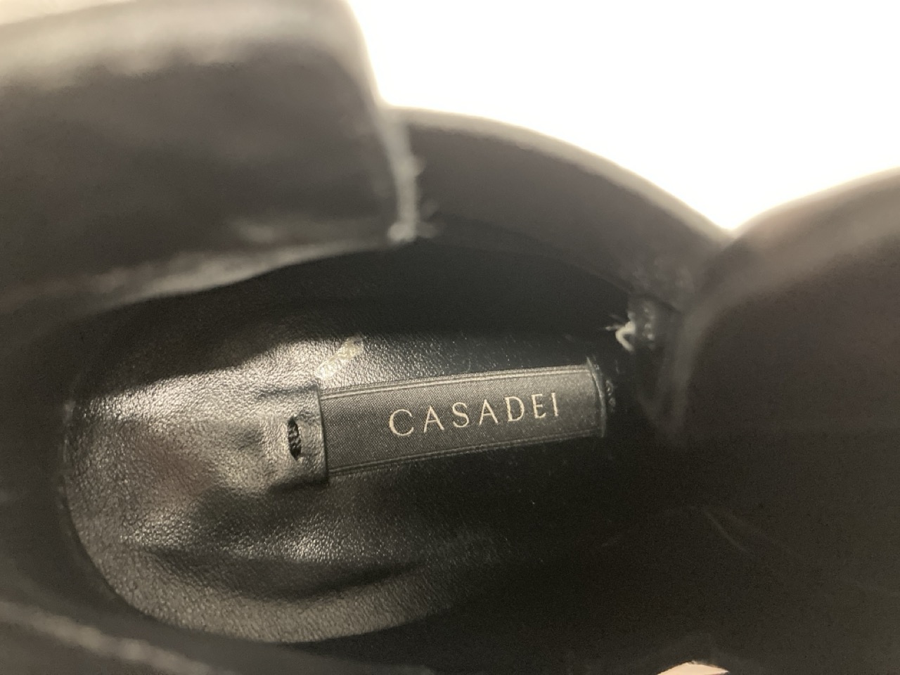 Lot 276  
            Edinburgh SR20 - Delivery Only 

                
CASADEI BLOCK HEEL ANKLE BOOTS IN BLACK LEATHER SIZE UK 3: LOCATION - TABLE 2