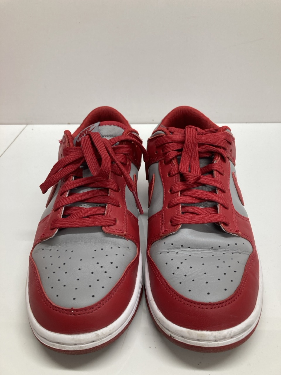 Lot 277  
            Edinburgh SR20 - Delivery Only 

                
NIKE DUNK LOW UNLV SNEAKERS IN GREY LEATHER SIZE UK 6.5: LOCATION - TABLE 2