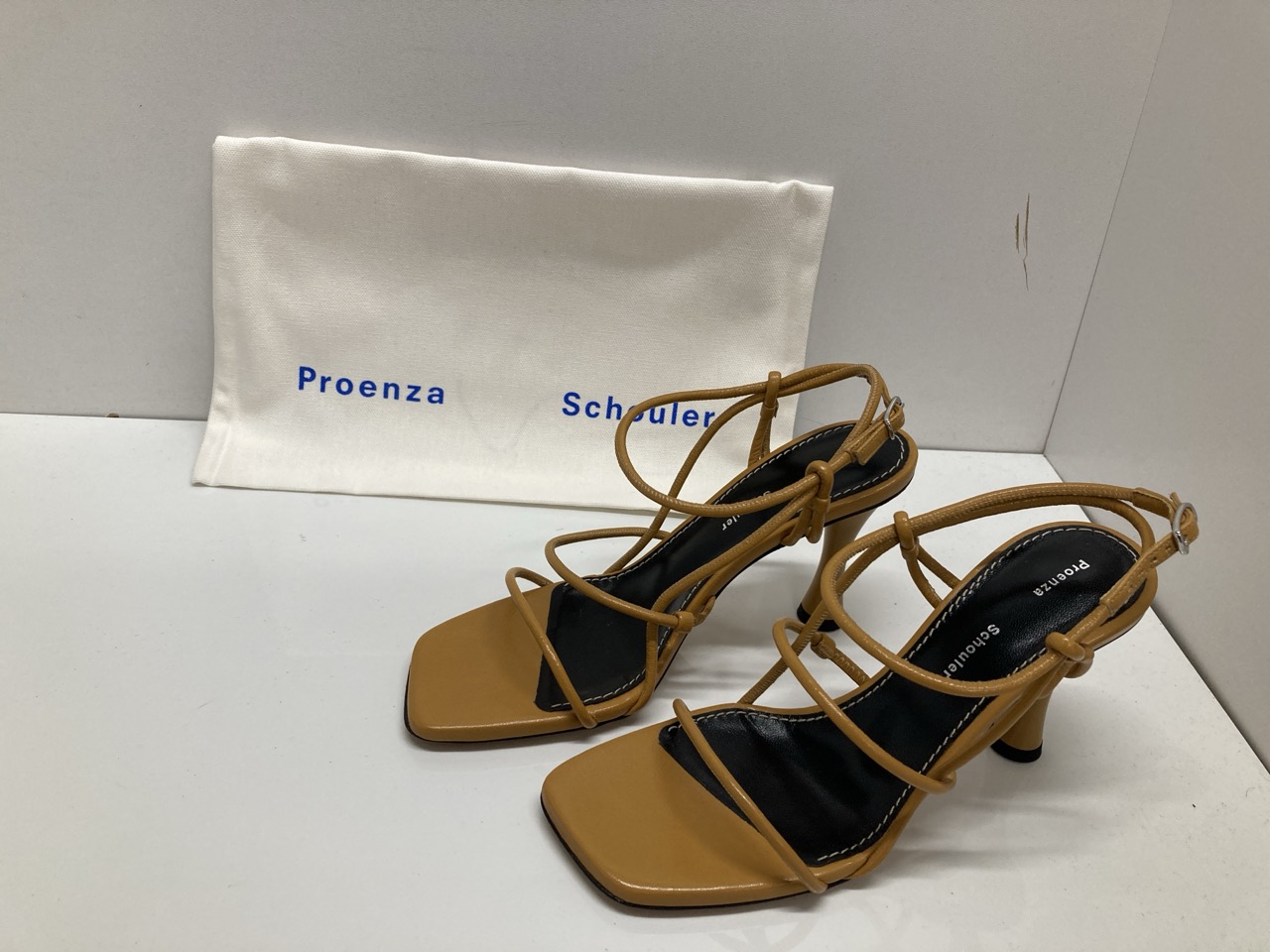 Lot 279  
            Edinburgh SR20 - Delivery Only 

                
PROENZA SCHOULER SQUARE STRAPPY SANDALS IN BROWN LEATHER SIZE UK 3: LOCATION - TA...