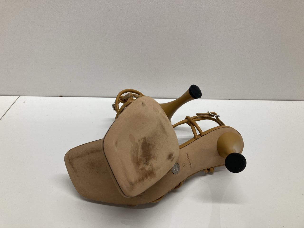 Lot 279  
            Edinburgh SR20 - Delivery Only 

                
PROENZA SCHOULER SQUARE STRAPPY SANDALS IN BROWN LEATHER SIZE UK 3: LOCATION - TA...