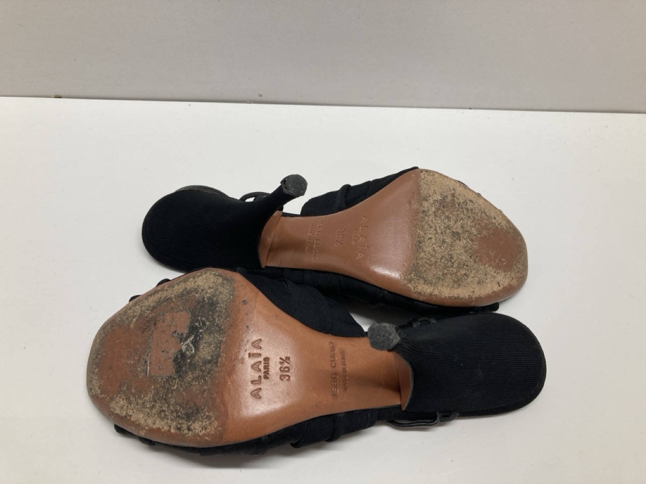 Lot 281  
            Edinburgh SR20 - Delivery Only 

                
ALAIA SLINGBACK HIGH HEEL SANDALS IN BLACK COTTON SIZE UK 3.5: LOCATION - TABLE 2